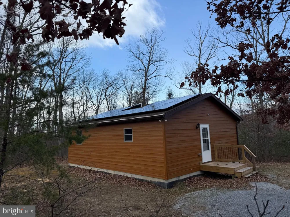 722 OAK HILL ROAD Berkeley Springs, WV 25411