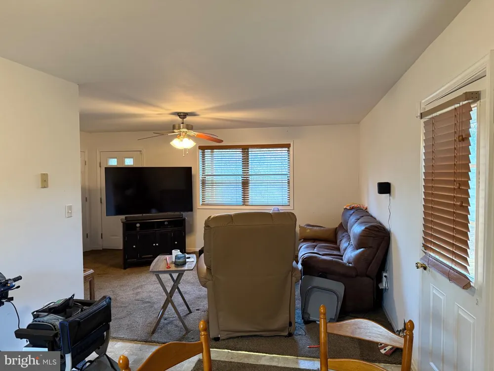 722 OAK HILL ROAD Berkeley Springs, WV 25411