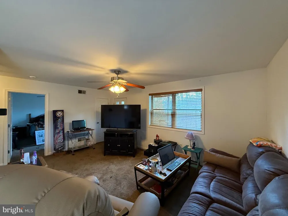 722 OAK HILL ROAD Berkeley Springs, WV 25411