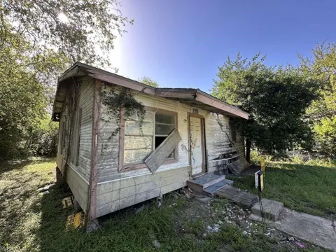 1116 Esperanza Street
