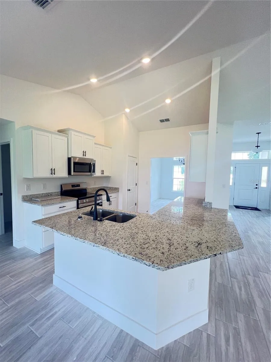 37041 HIDDEN VIEW CIRCLE Dade City, FL 33523