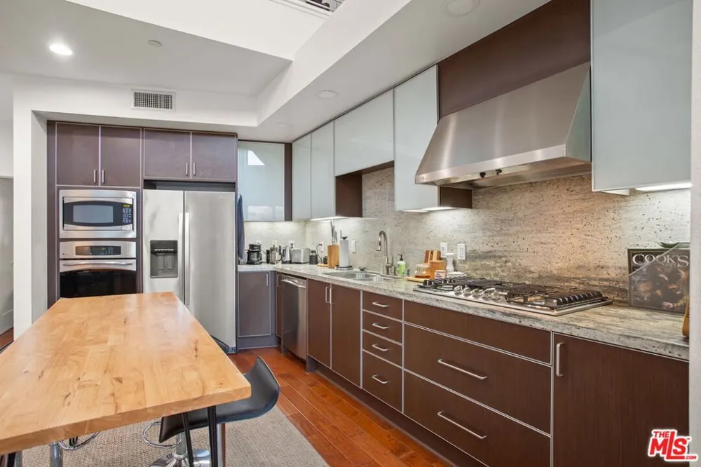 25 Delancy Irvine, CA 92612