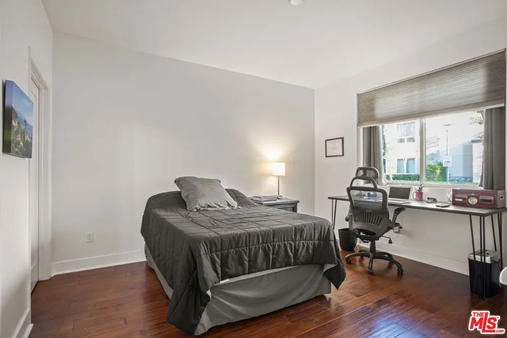 25 Delancy Irvine, CA 92612