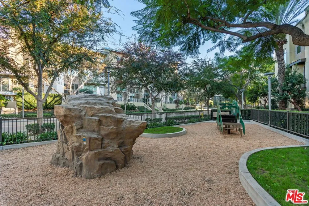 25 Delancy Irvine, CA 92612