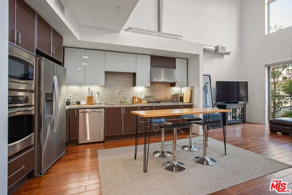 25 Delancy Irvine, CA 92612