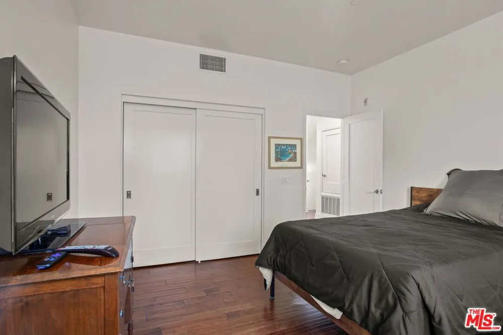 25 Delancy Irvine, CA 92612