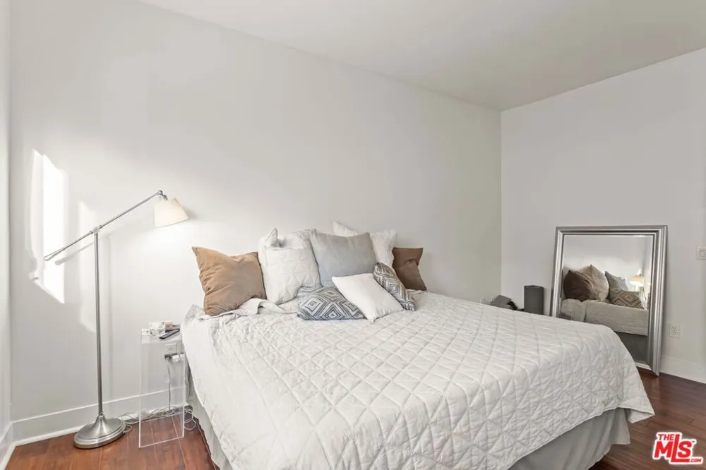 25 Delancy Irvine, CA 92612