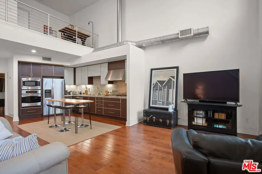 25 Delancy Irvine, CA 92612