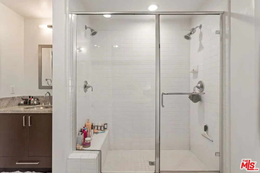 25 Delancy Irvine, CA 92612