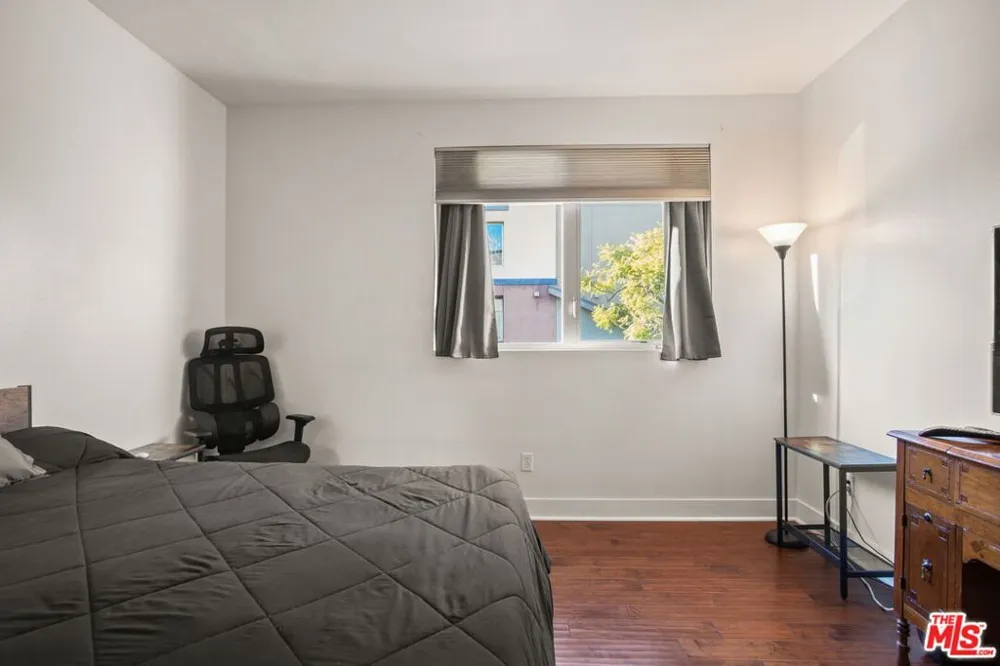 25 Delancy Irvine, CA 92612