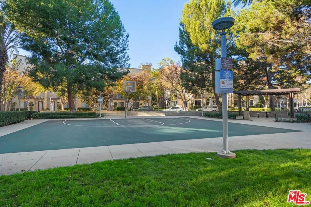25 Delancy Irvine, CA 92612