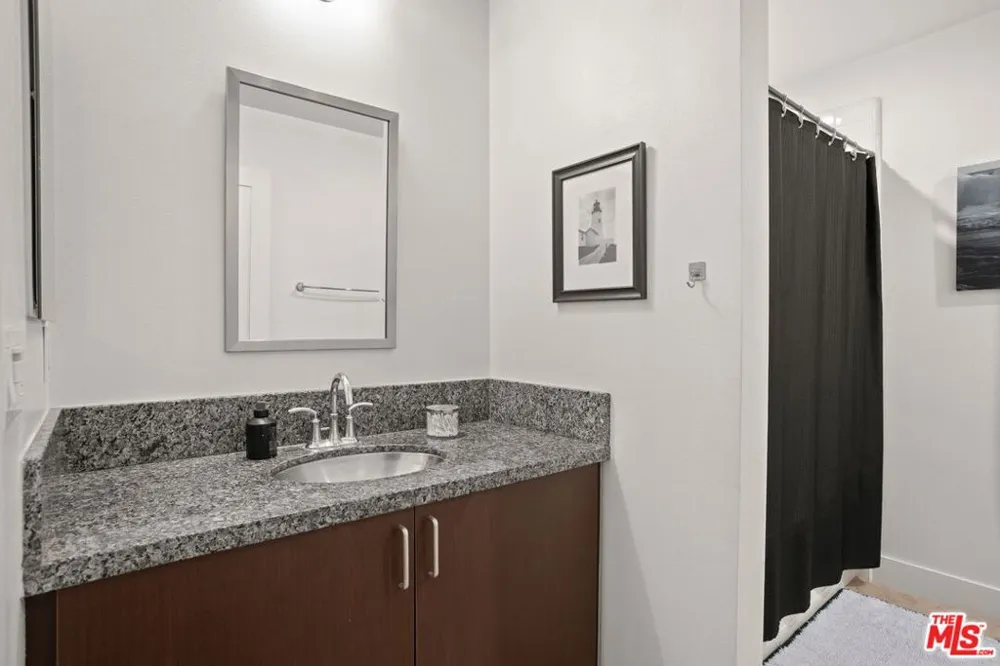25 Delancy Irvine, CA 92612