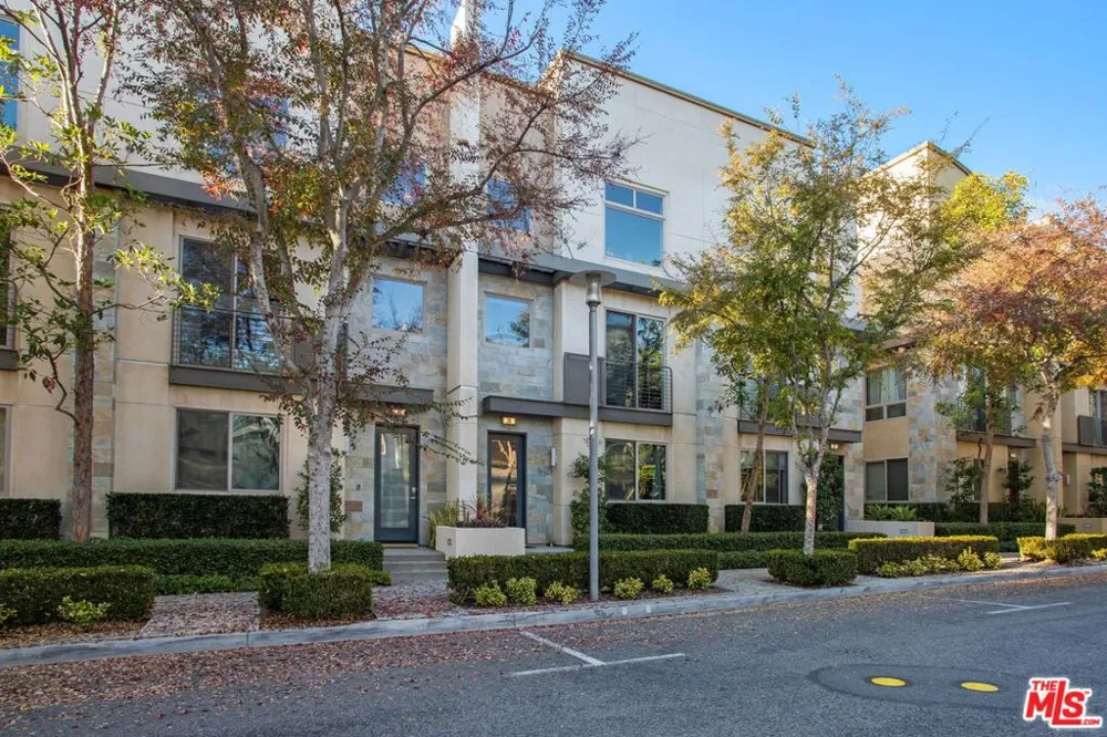 25 Delancy Irvine, CA 92612