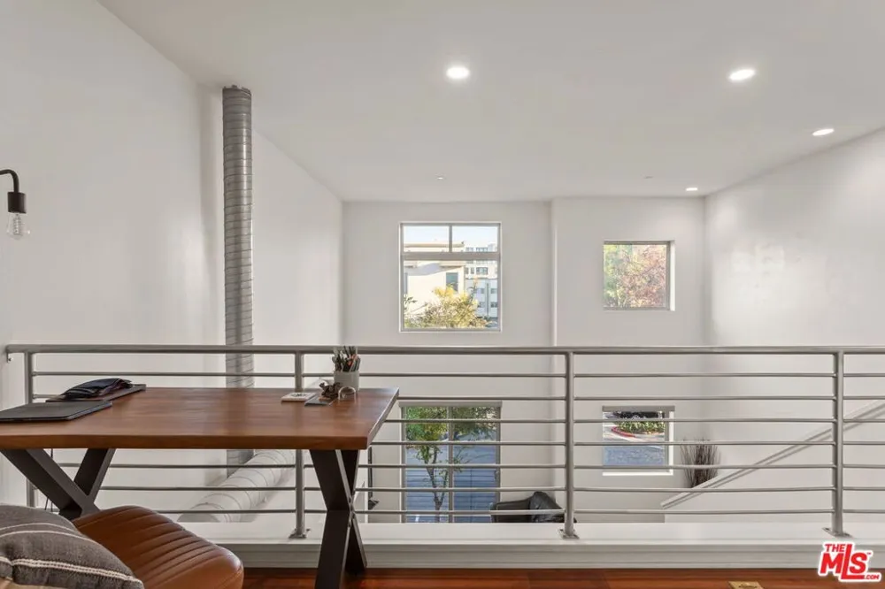 25 Delancy Irvine, CA 92612