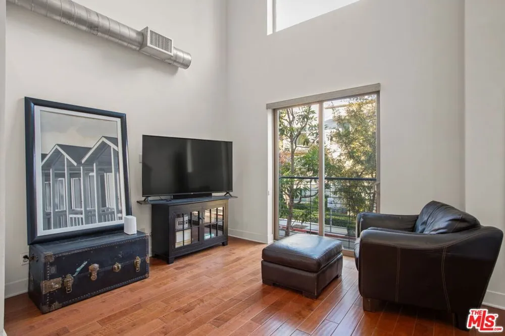 25 Delancy Irvine, CA 92612