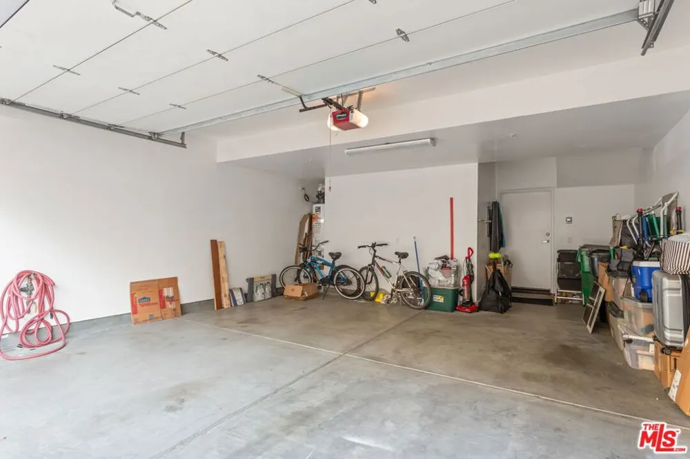 25 Delancy Irvine, CA 92612