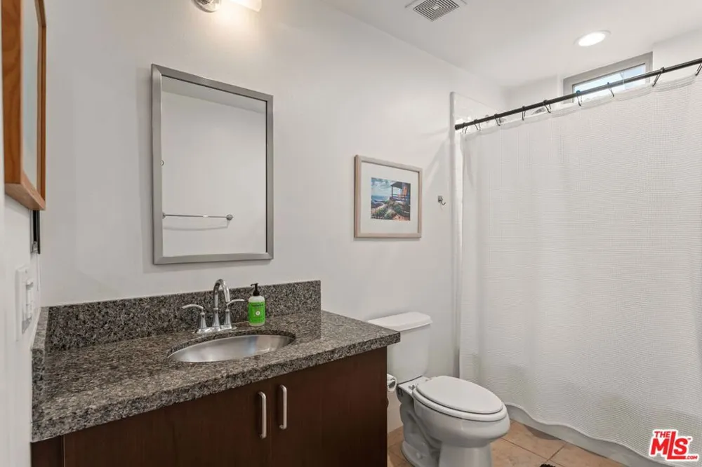 25 Delancy Irvine, CA 92612