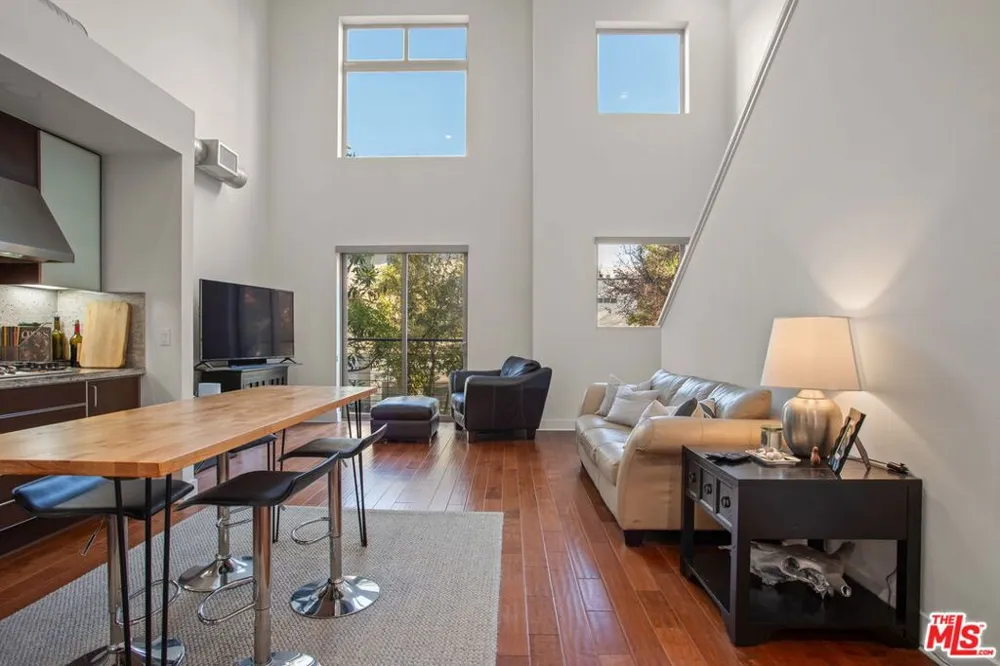 25 Delancy Irvine, CA 92612