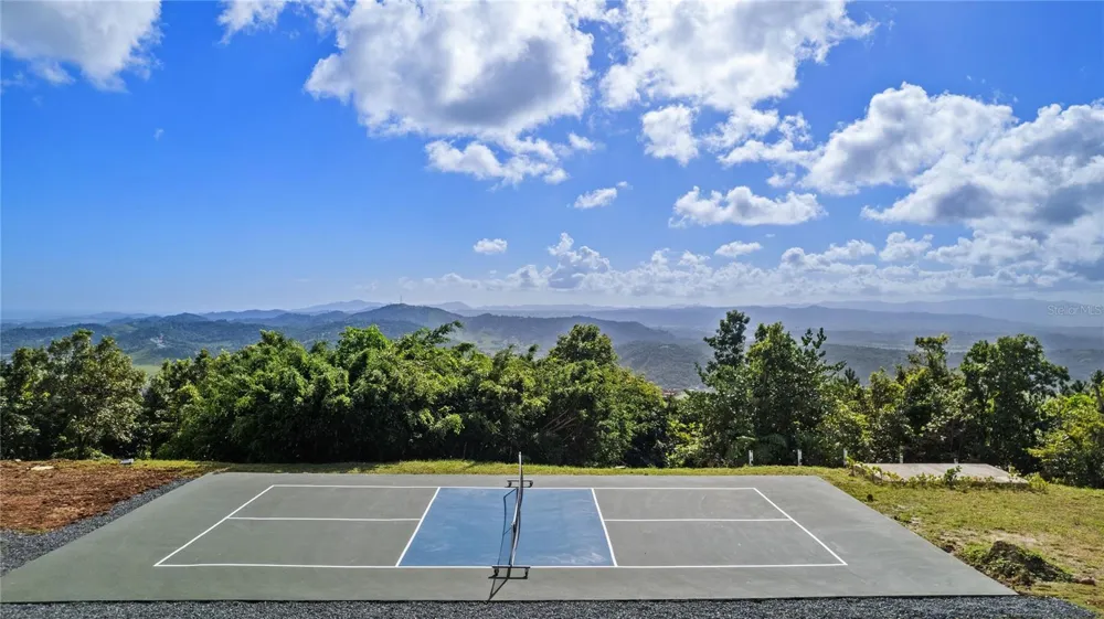 24-2 Bo. Pena Pobre KM 2.3 VISTA DEL ESTE Naguabo, PR 00718