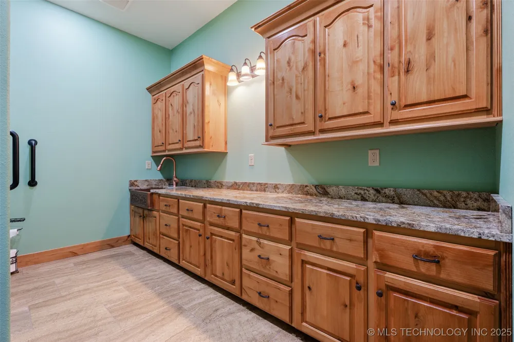 64521 E 256 PLACE Grove, OK 74344