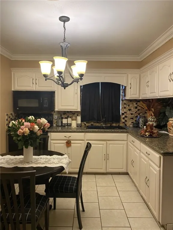 706 E Hill Avenue Alice, TX 78332