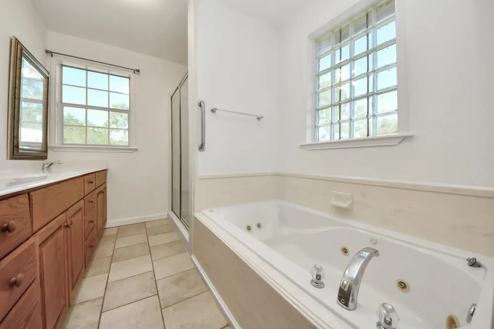 3607 S Main Street Anahuac, TX 77514