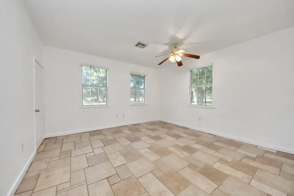3607 S Main Street Anahuac, TX 77514