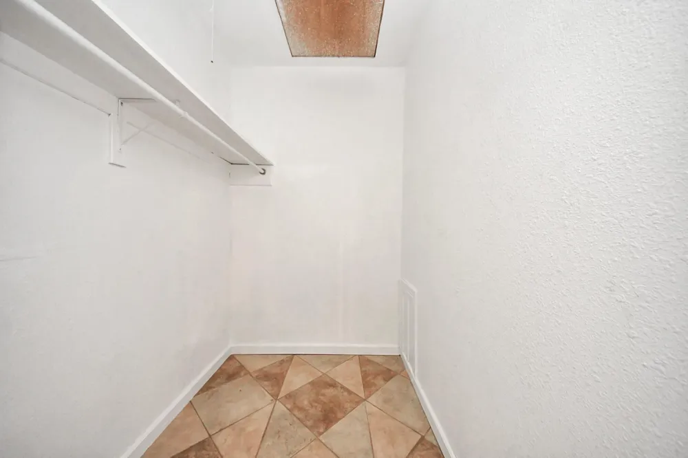 3607 S Main Street Anahuac, TX 77514