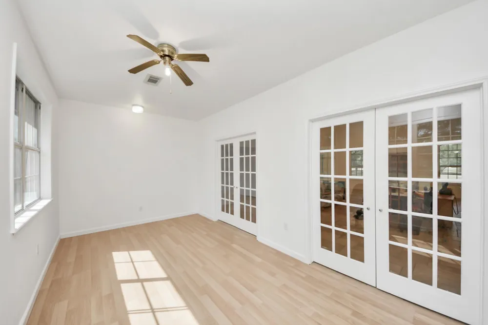 3607 S Main Street Anahuac, TX 77514