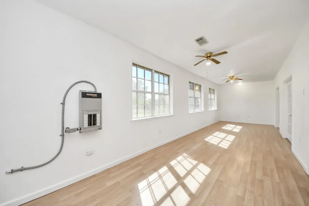 3607 S Main Street Anahuac, TX 77514