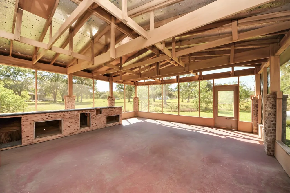 3607 S Main Street Anahuac, TX 77514