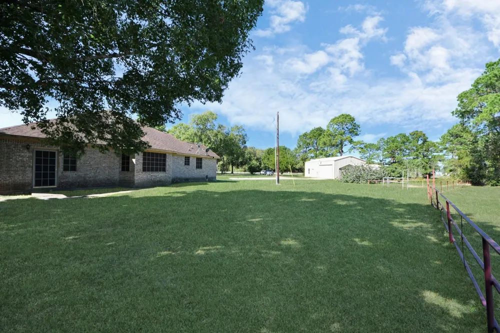 3607 S Main Street Anahuac, TX 77514