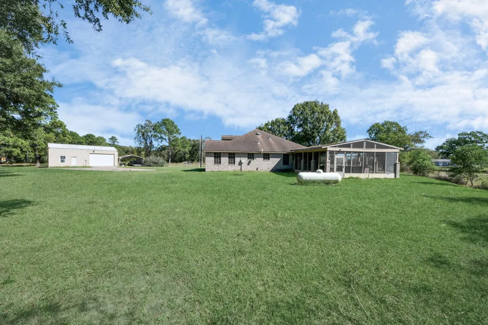 3607 S Main Street Anahuac, TX 77514