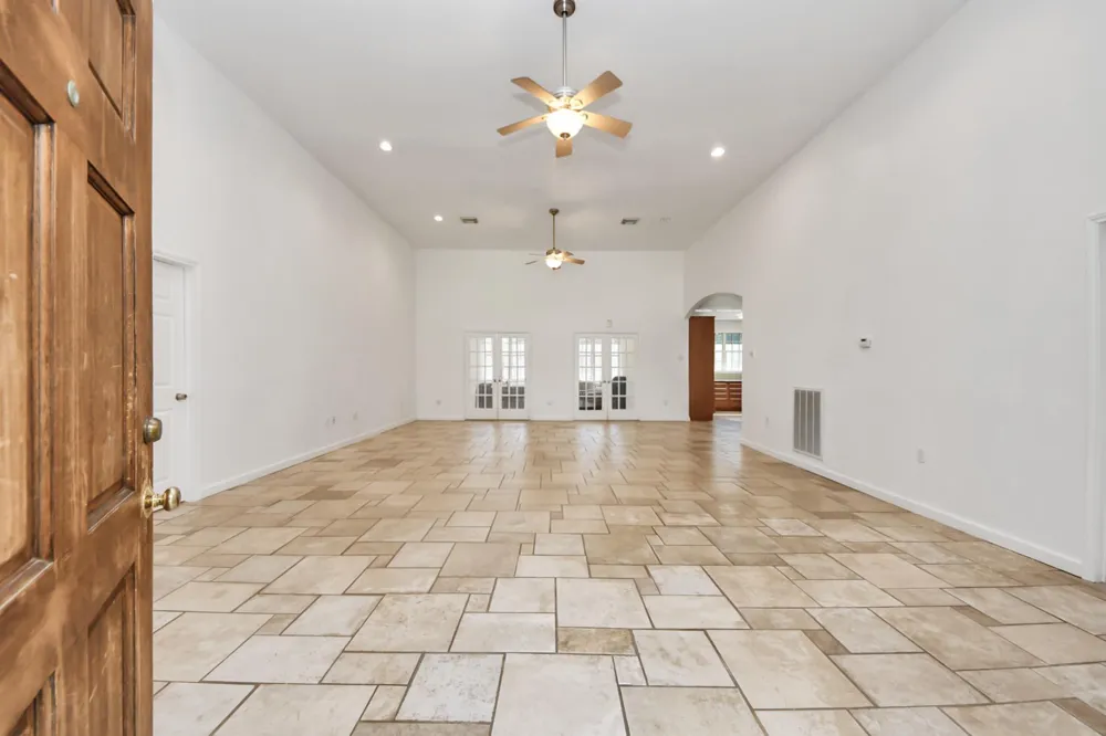 3607 S Main Street Anahuac, TX 77514