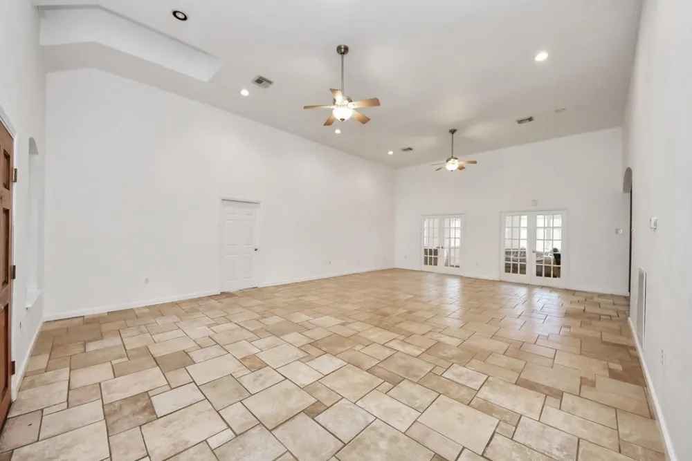 3607 S Main Street Anahuac, TX 77514