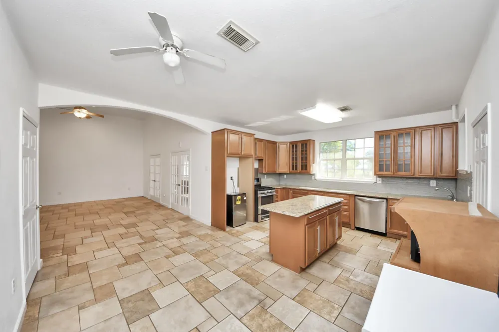 3607 S Main Street Anahuac, TX 77514