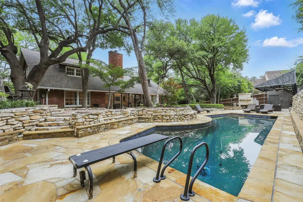 208 Rockwood Park Drive Fort Worth, TX 76107