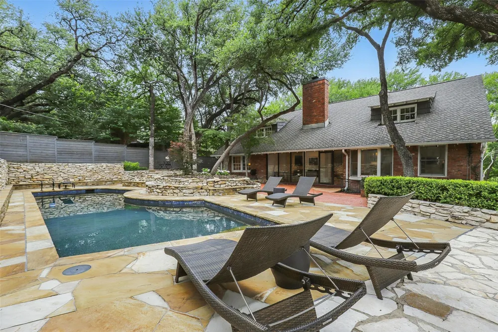 208 Rockwood Park Drive Fort Worth, TX 76107