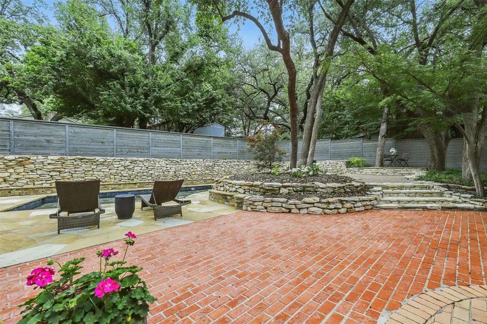 208 Rockwood Park Drive Fort Worth, TX 76107
