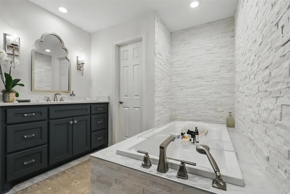 208 Rockwood Park Drive Fort Worth, TX 76107