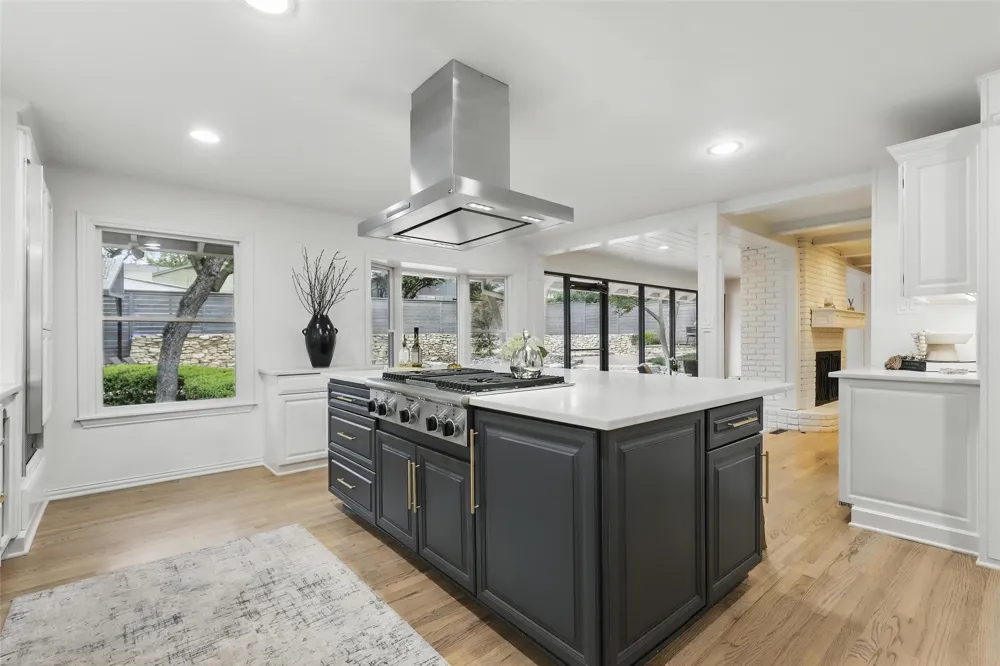 208 Rockwood Park Drive Fort Worth, TX 76107