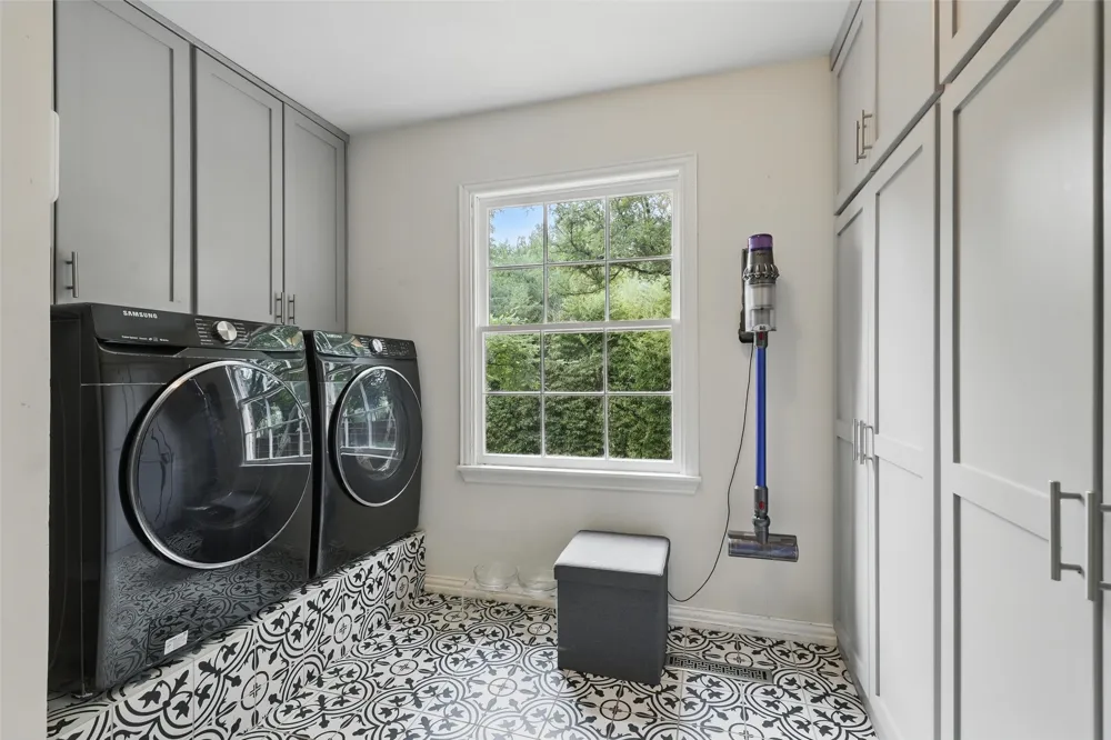 208 Rockwood Park Drive Fort Worth, TX 76107