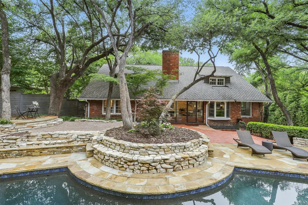 208 Rockwood Park Drive Fort Worth, TX 76107