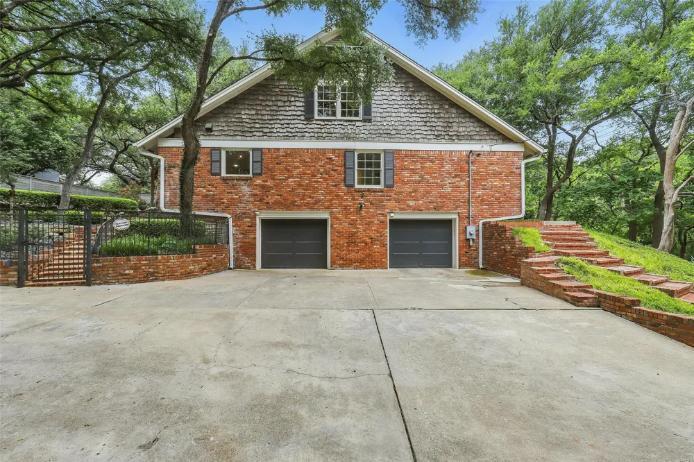 208 Rockwood Park Drive Fort Worth, TX 76107