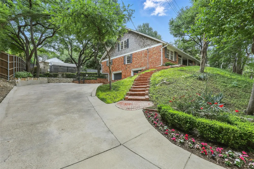 208 Rockwood Park Drive Fort Worth, TX 76107