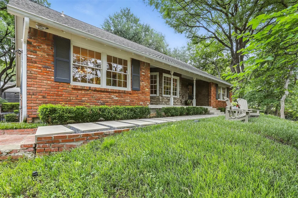208 Rockwood Park Drive Fort Worth, TX 76107