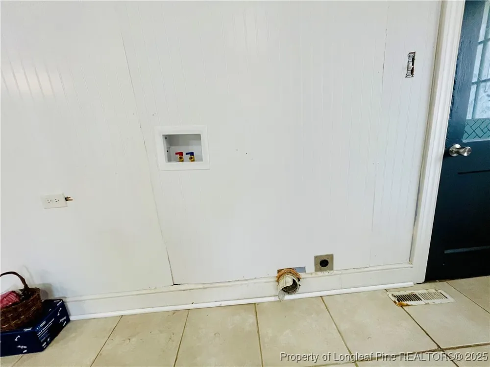 405 S Austin Street S Maxton, NC 28364