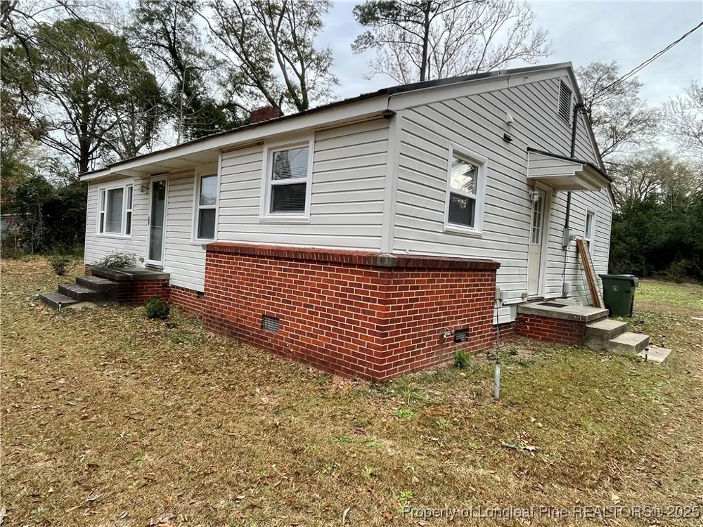 405 S Austin Street S Maxton, NC 28364
