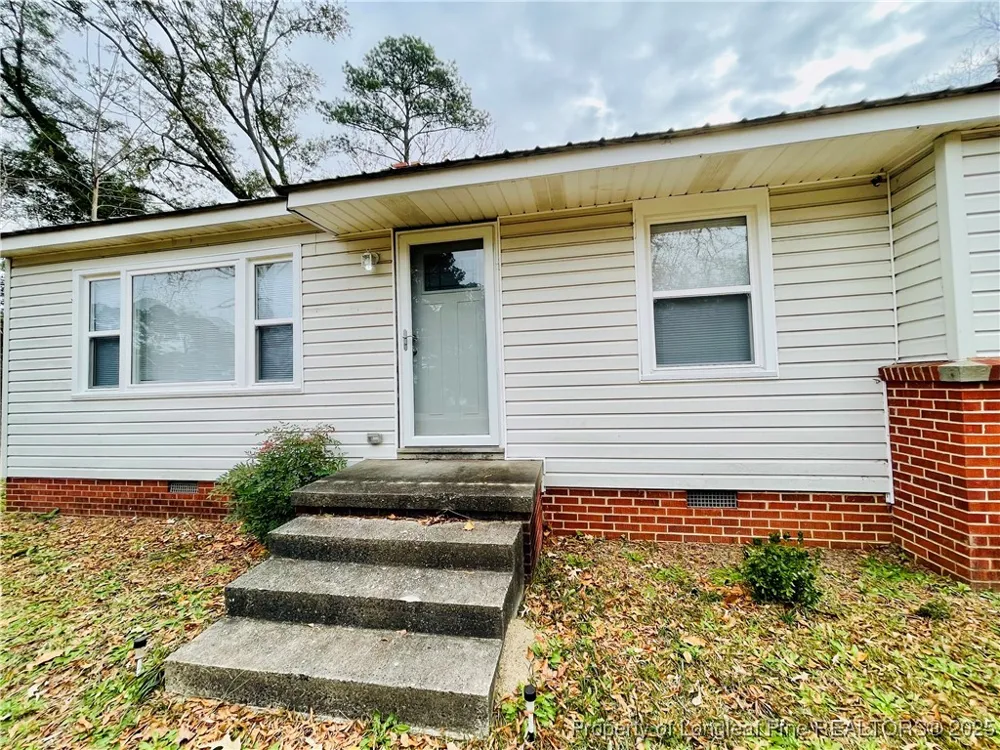 405 S Austin Street S Maxton, NC 28364