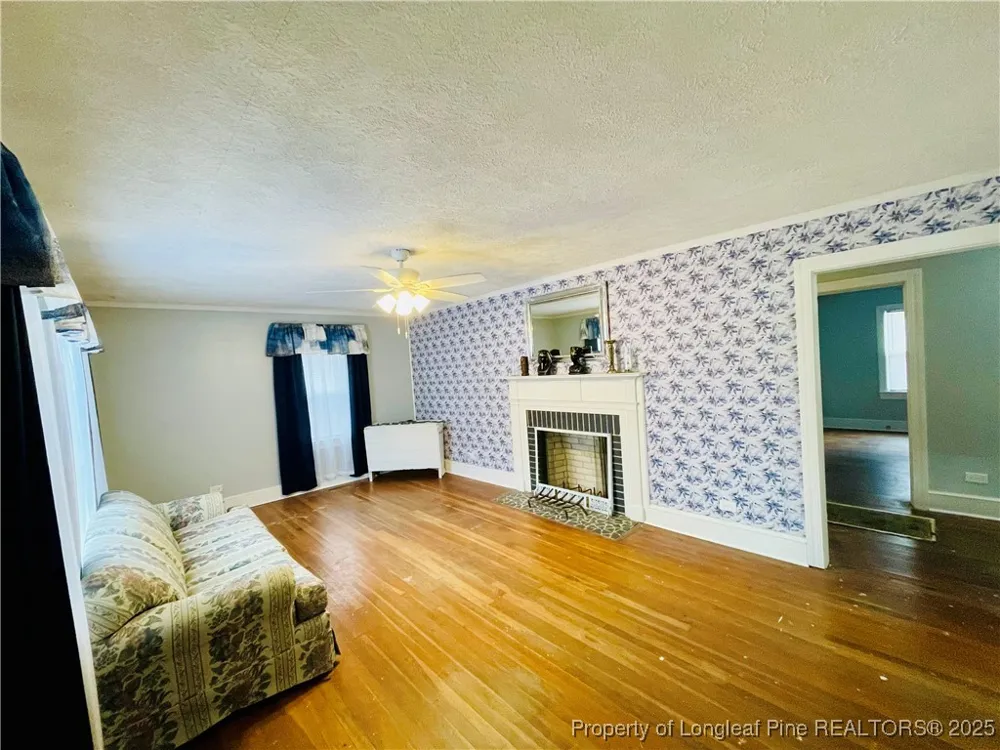 405 S Austin Street S Maxton, NC 28364